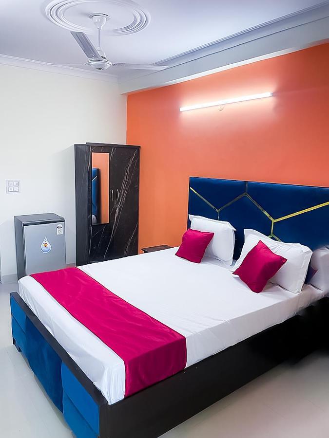 Near Saket Ignou Rd Hotel 3*